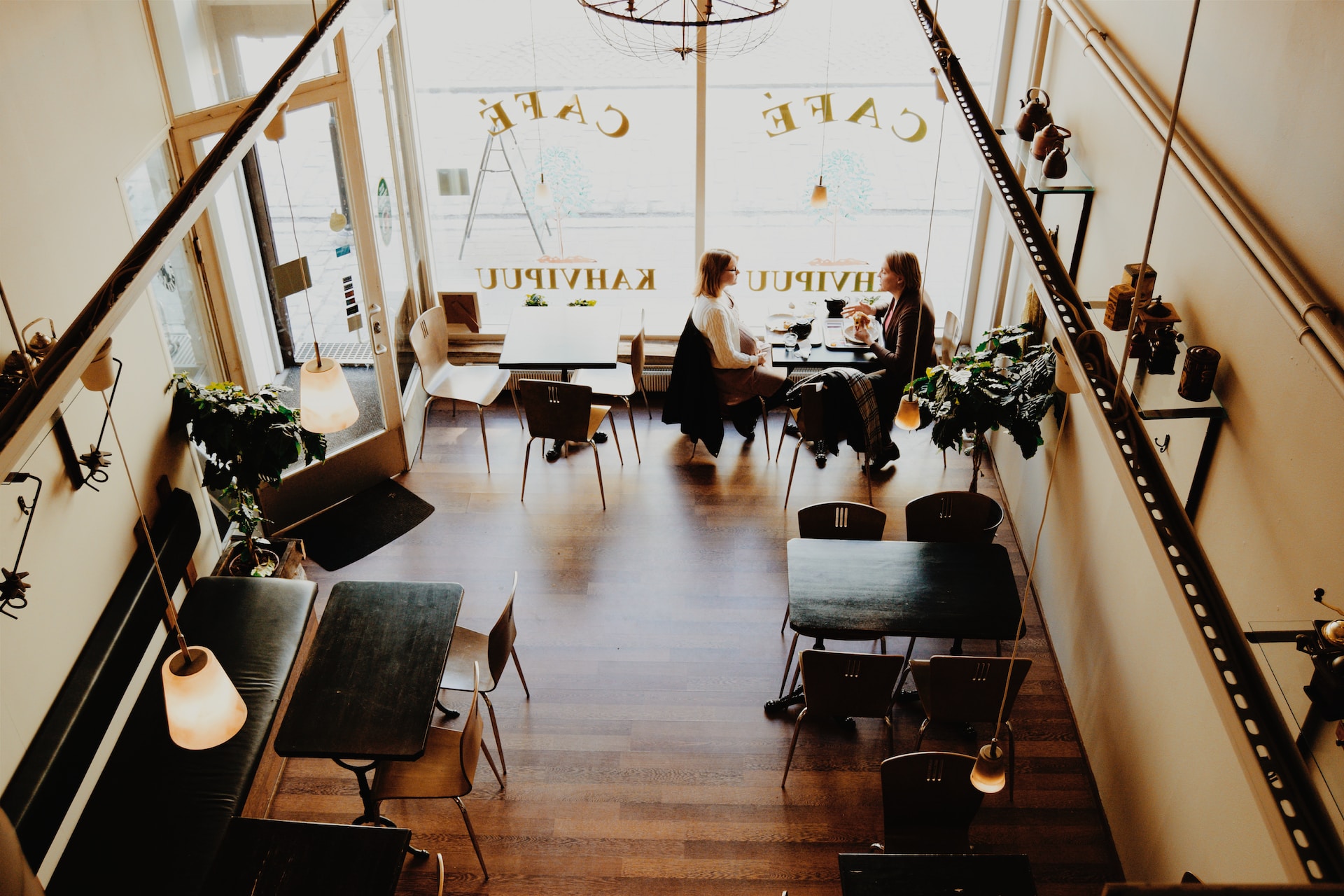 Two people meeting in a cafe